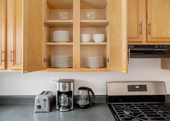 2br W Courtyard Nr Northwestern Chi-956 Apartment Evanston