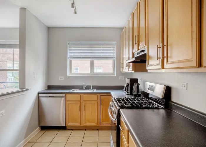 2br W Courtyard Nr Northwestern Chi-956 * Evanston