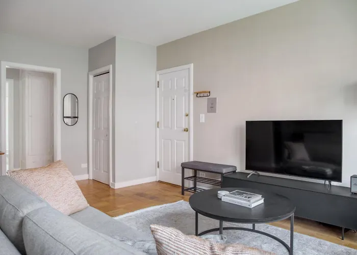 Apartment 2br W Courtyard Nr Northwestern Chi-956
